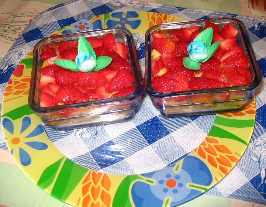 Dessert di fragole su una base di crema- maggio 2012 004
